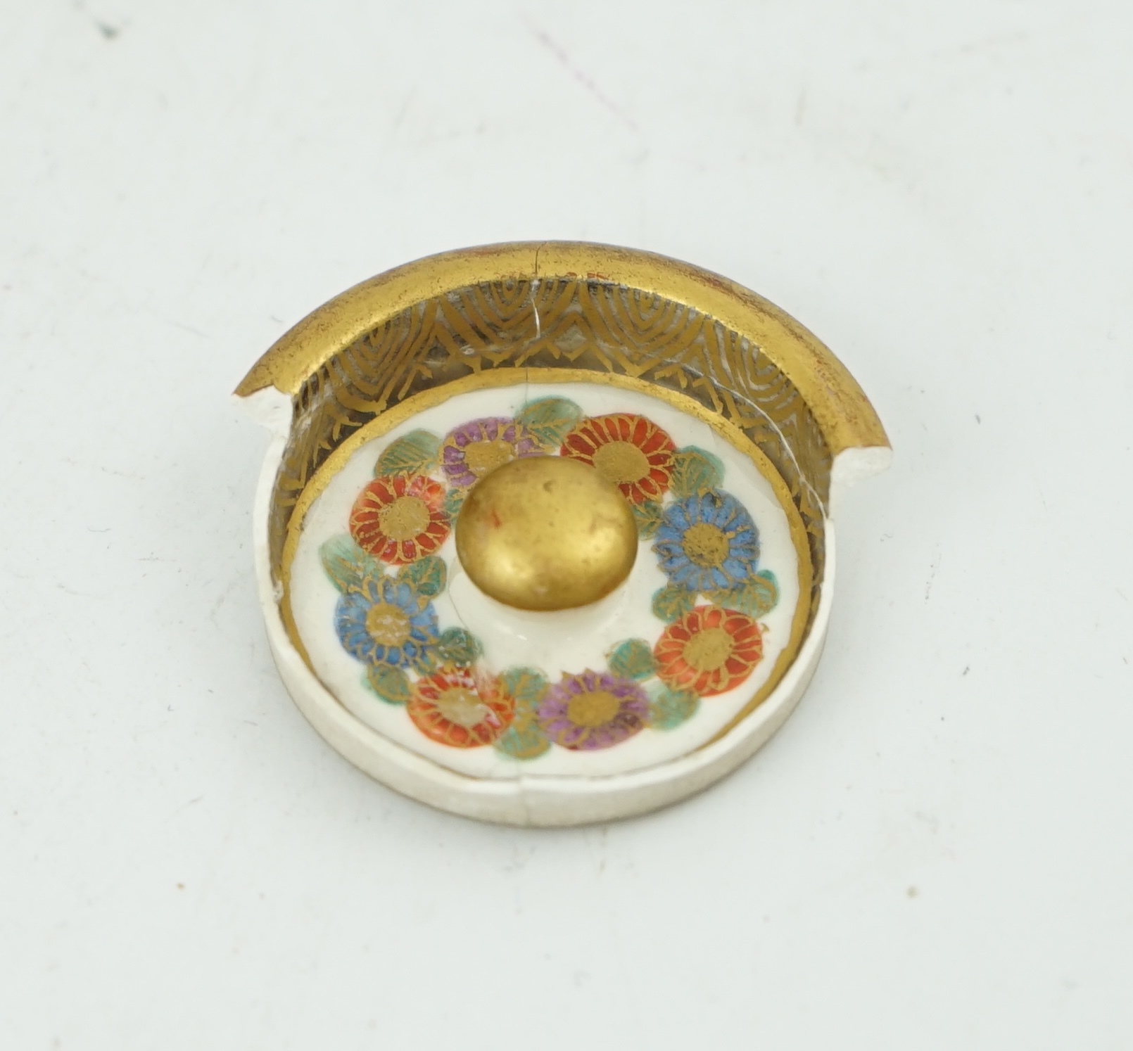 A Japanese Satsuma ovoid jar and cover, by Kinkozan, Meiji period